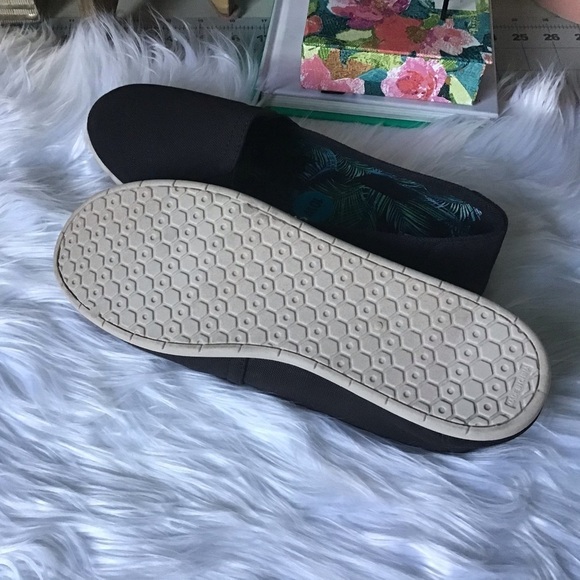 Report Black Slip On Shoes - Picture 3 of 4